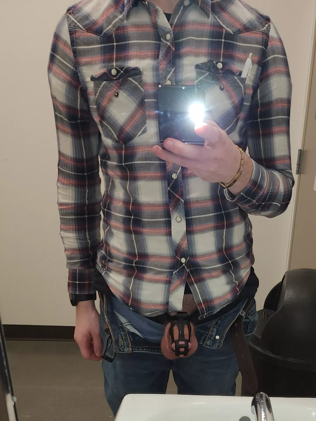 The cage verification I sent my domme at work today posted by OneHellaGreedySteak