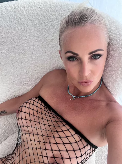 57 y/o, 2 kids, am i smash or pass by HelplesslyLighs