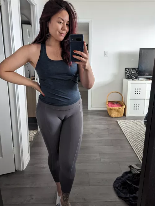 A perfect slit to slide in by katwaii