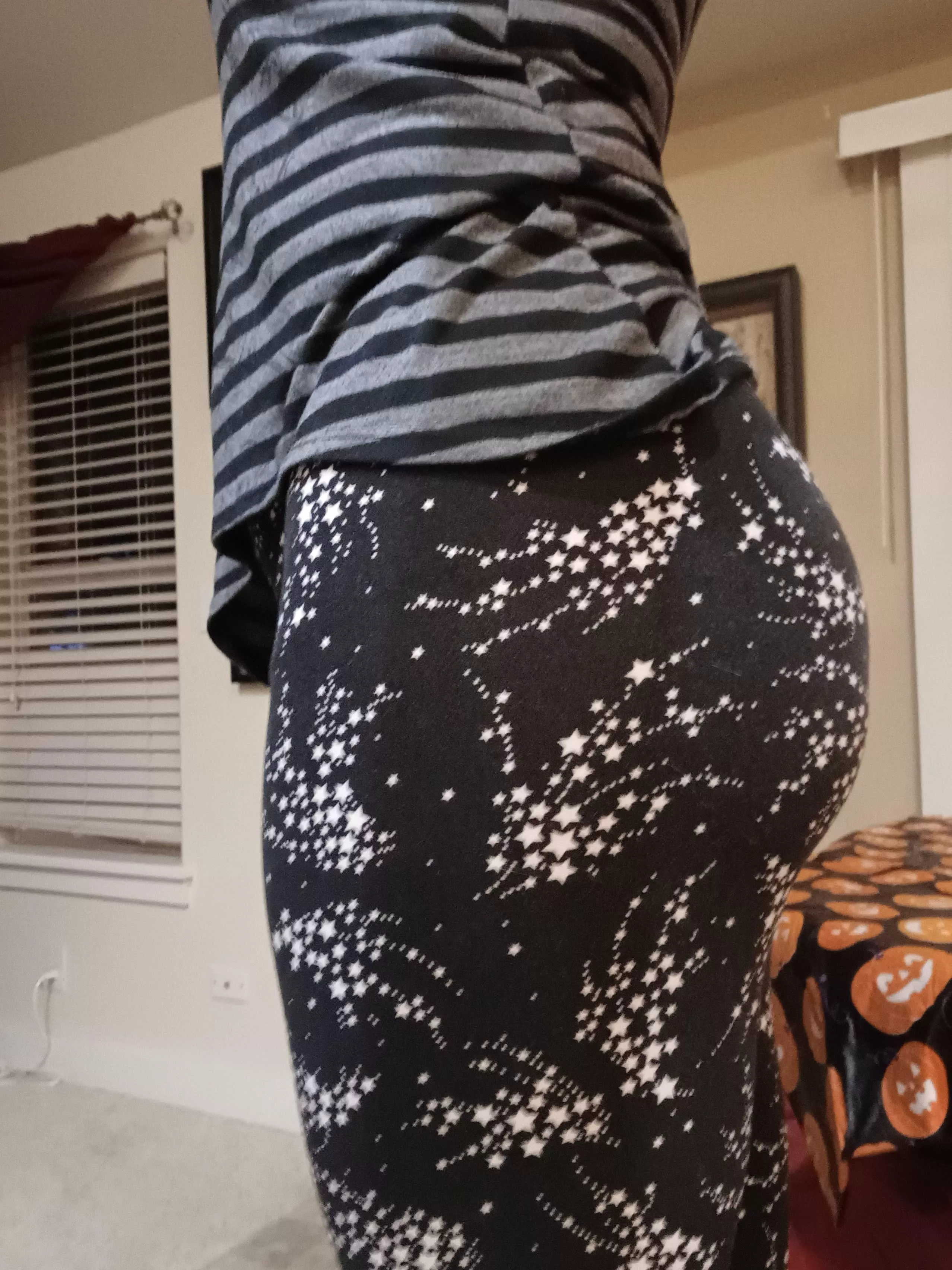 Alone and horny. Wish someone would play with my ass. posted by dayshadow1985