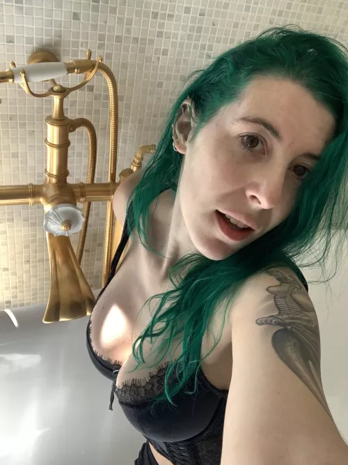 Bathtime selfie by sirenskiss3