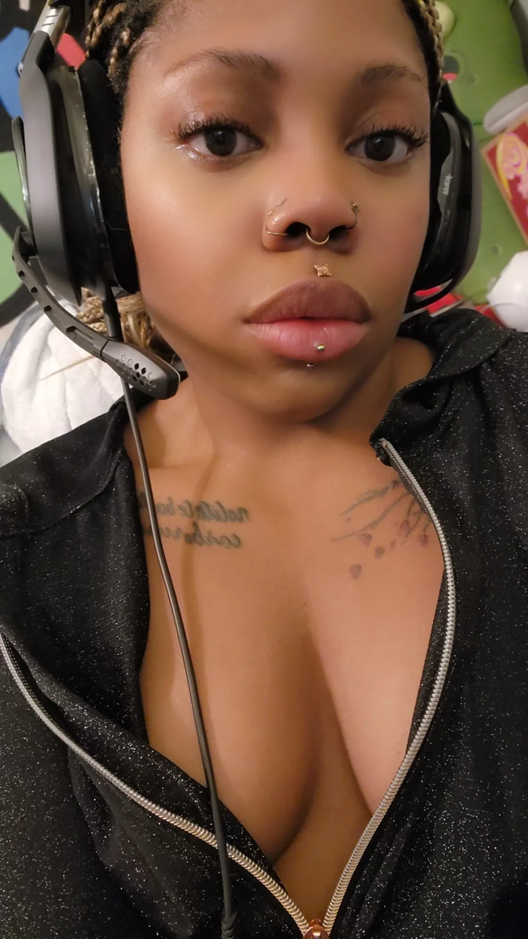 Come flirt with me 😘 posted by beigemamii