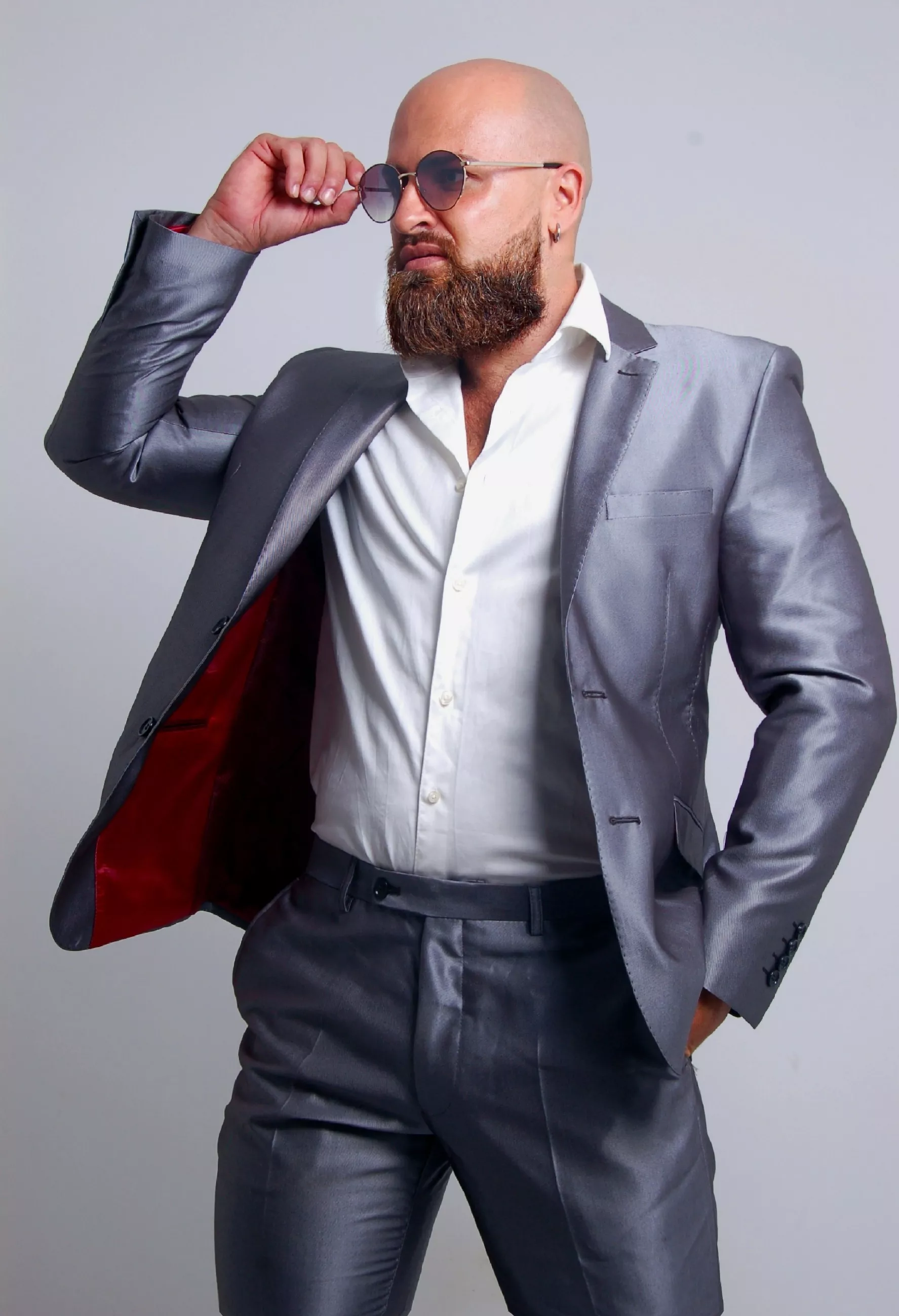 Do you like me in a suit? posted by VIKINGOBCN