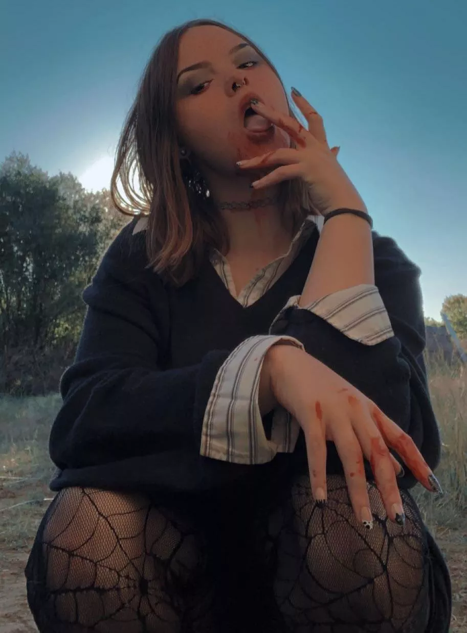 feasting on you might be fun 😈 posted by pastelharpie