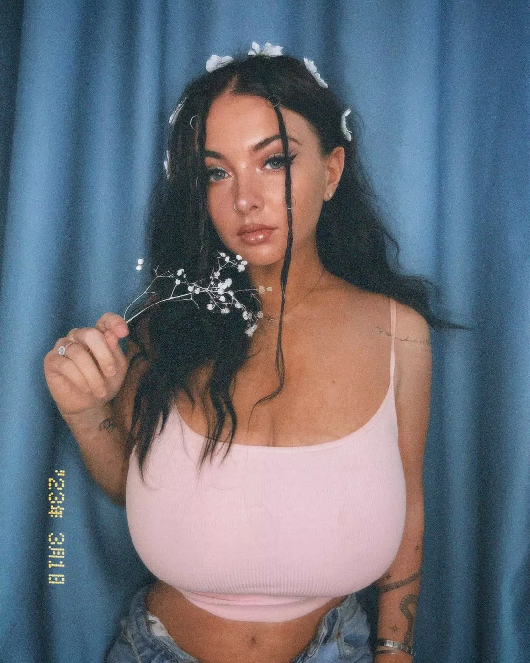 Filling up her top posted by shawns777