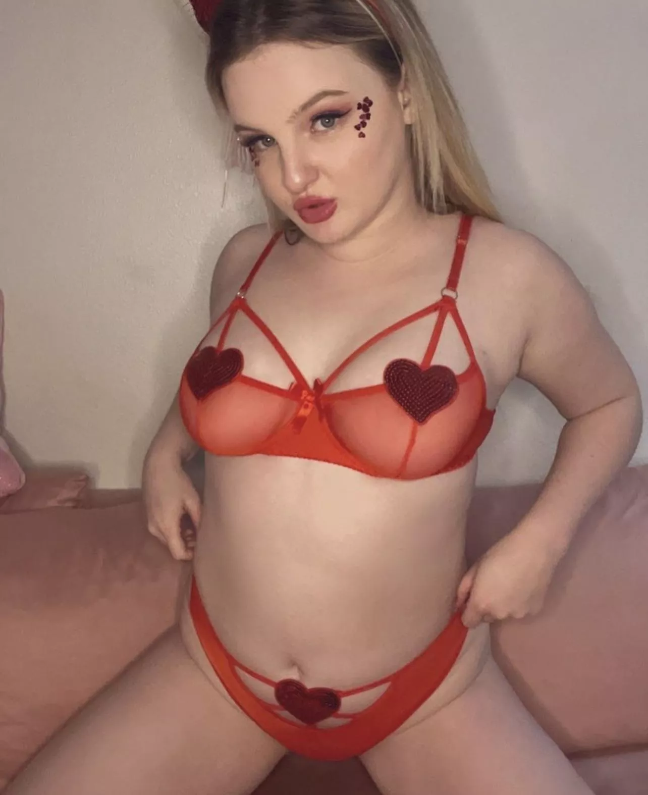 heart eyes?? posted by elizaeves