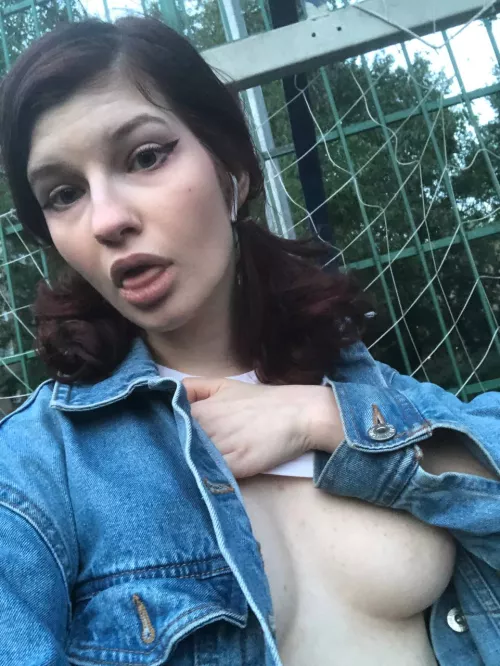 Im putting myself at risk but i love it by CompltePuding