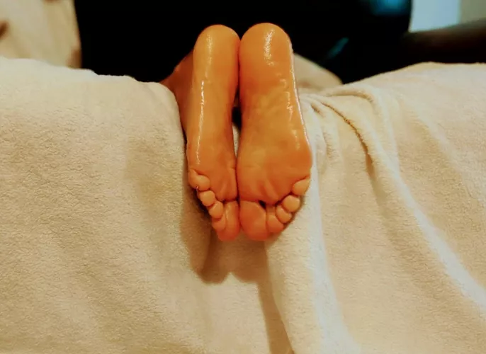 I'm so oily, come worship me by Dreamwife4Free_OF