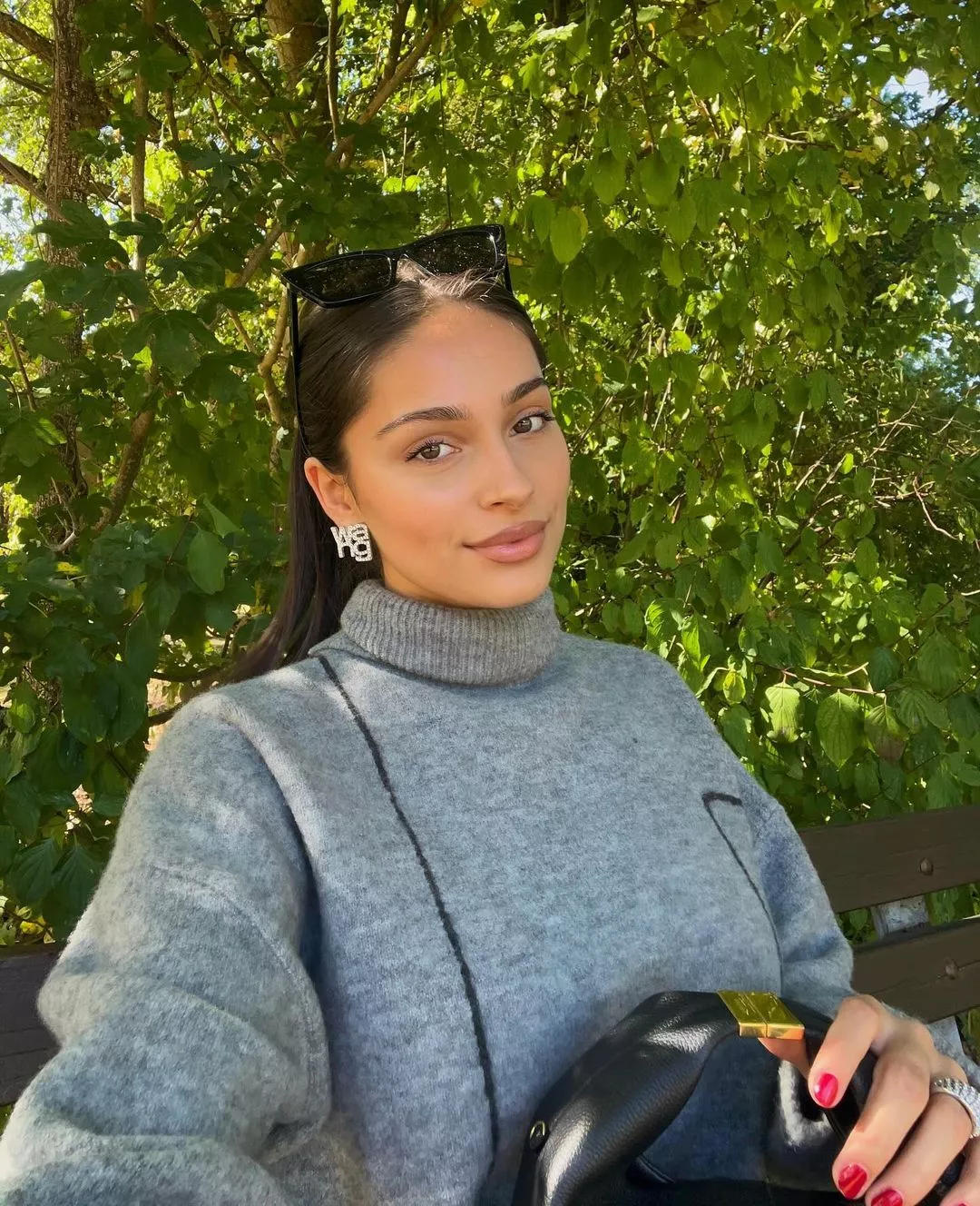 Julia Knezevic ... posted by BusyFlower9