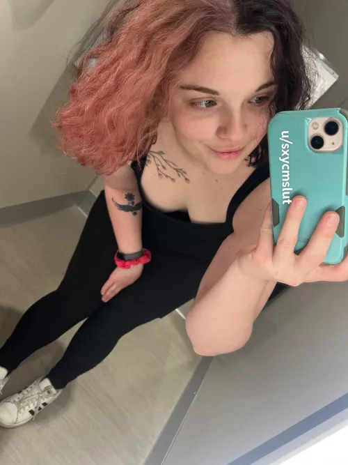 Lean in and kiss me 💋 by sxycmslut