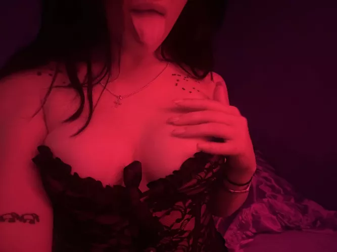 Let's start getting wet in my red room. by WiselyRoomy