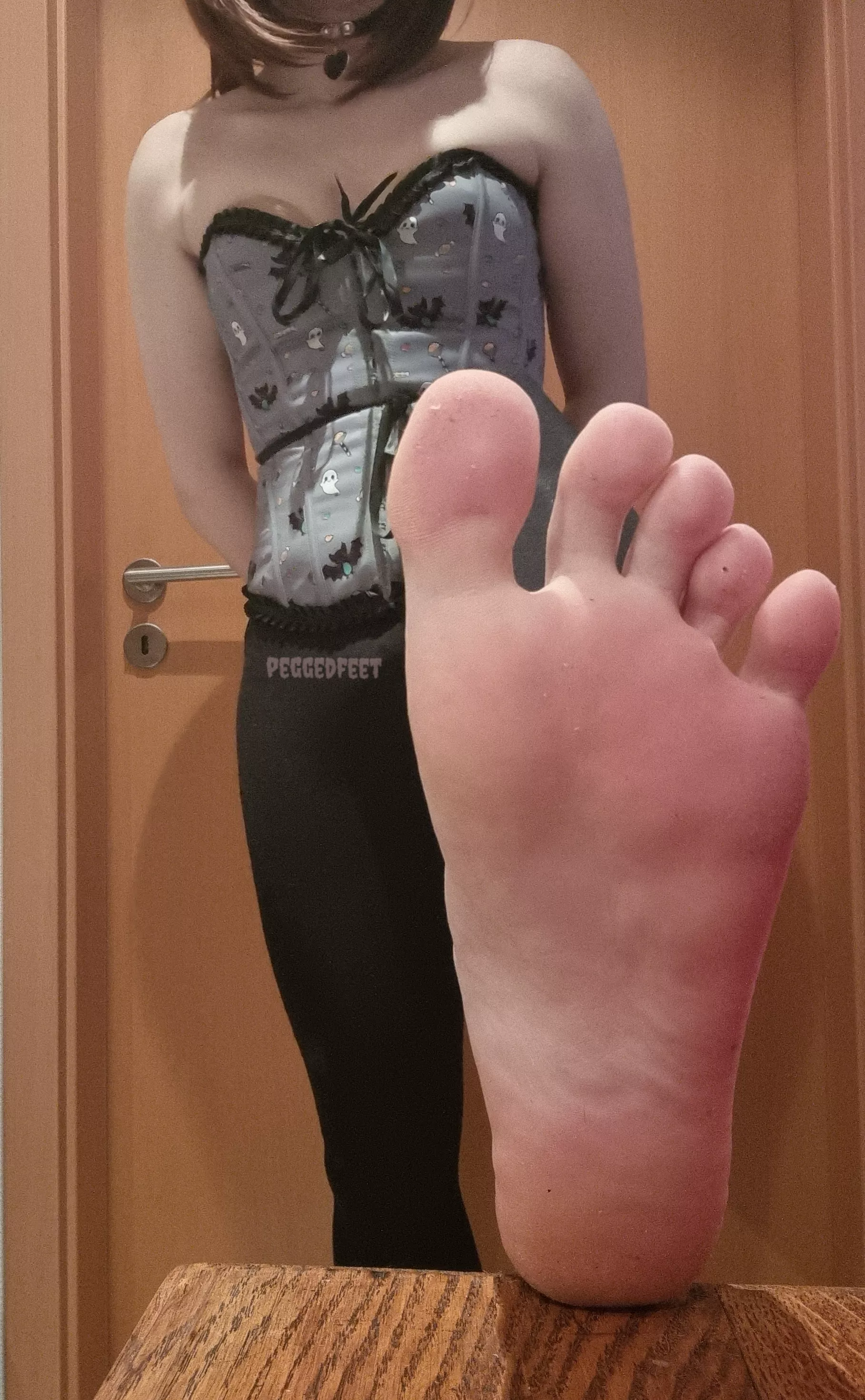 Lick 🥰 posted by peggedfeet