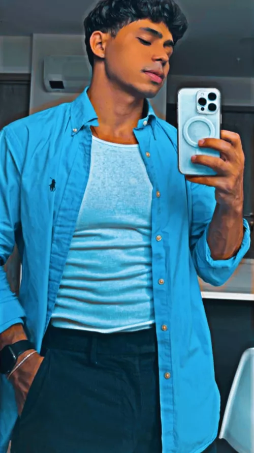 Looking for friends to play with apex or OW 😌 prefer PSN players but I’m open to Xbox 😁 by No_Security_1995