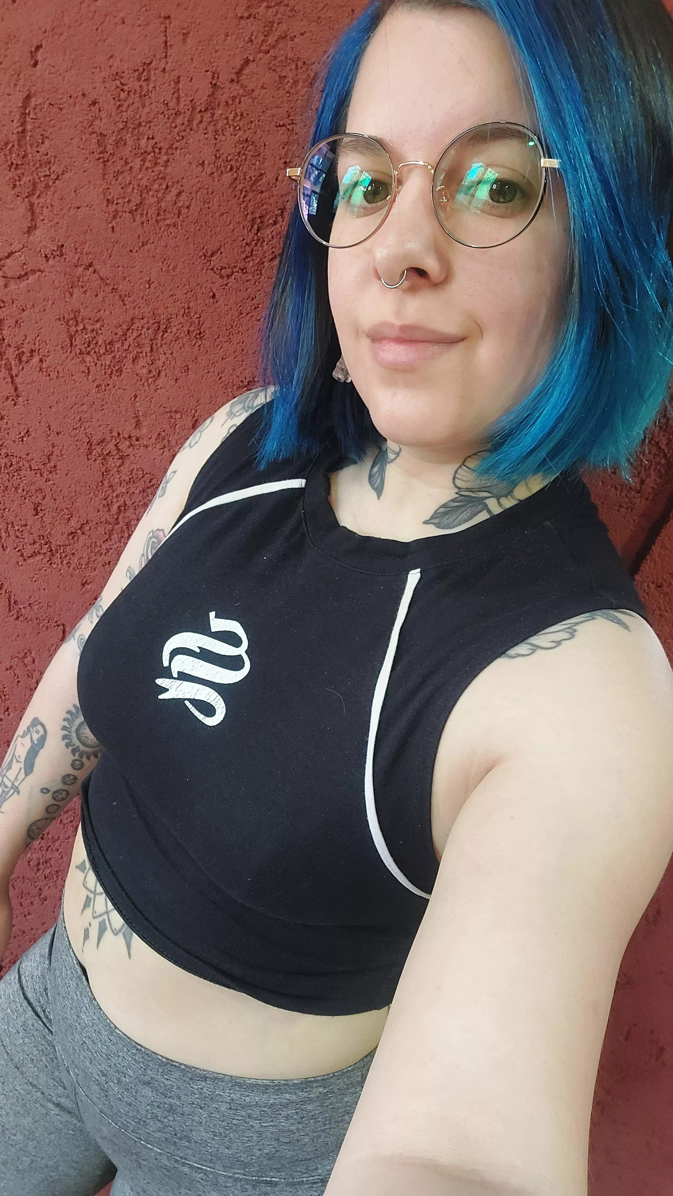 New crop top for the gym 💕 posted by lexxi_sky