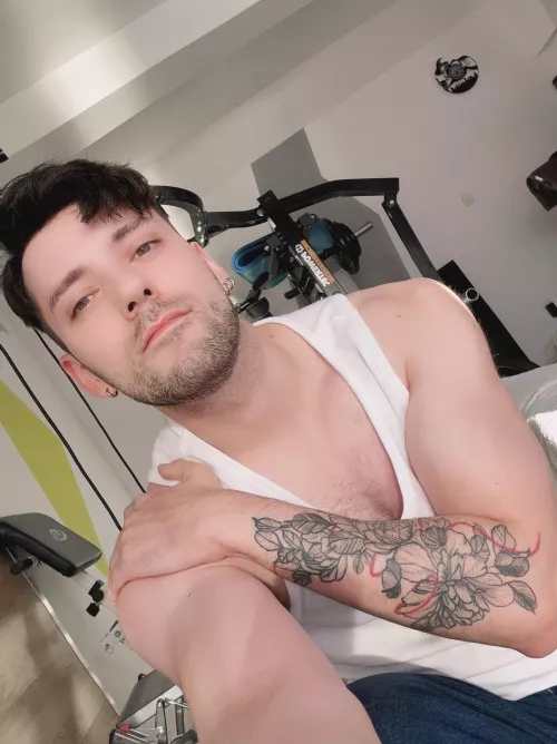 October, so I’m taking cuddle buddy/boyfriend applications😂 by Umibay