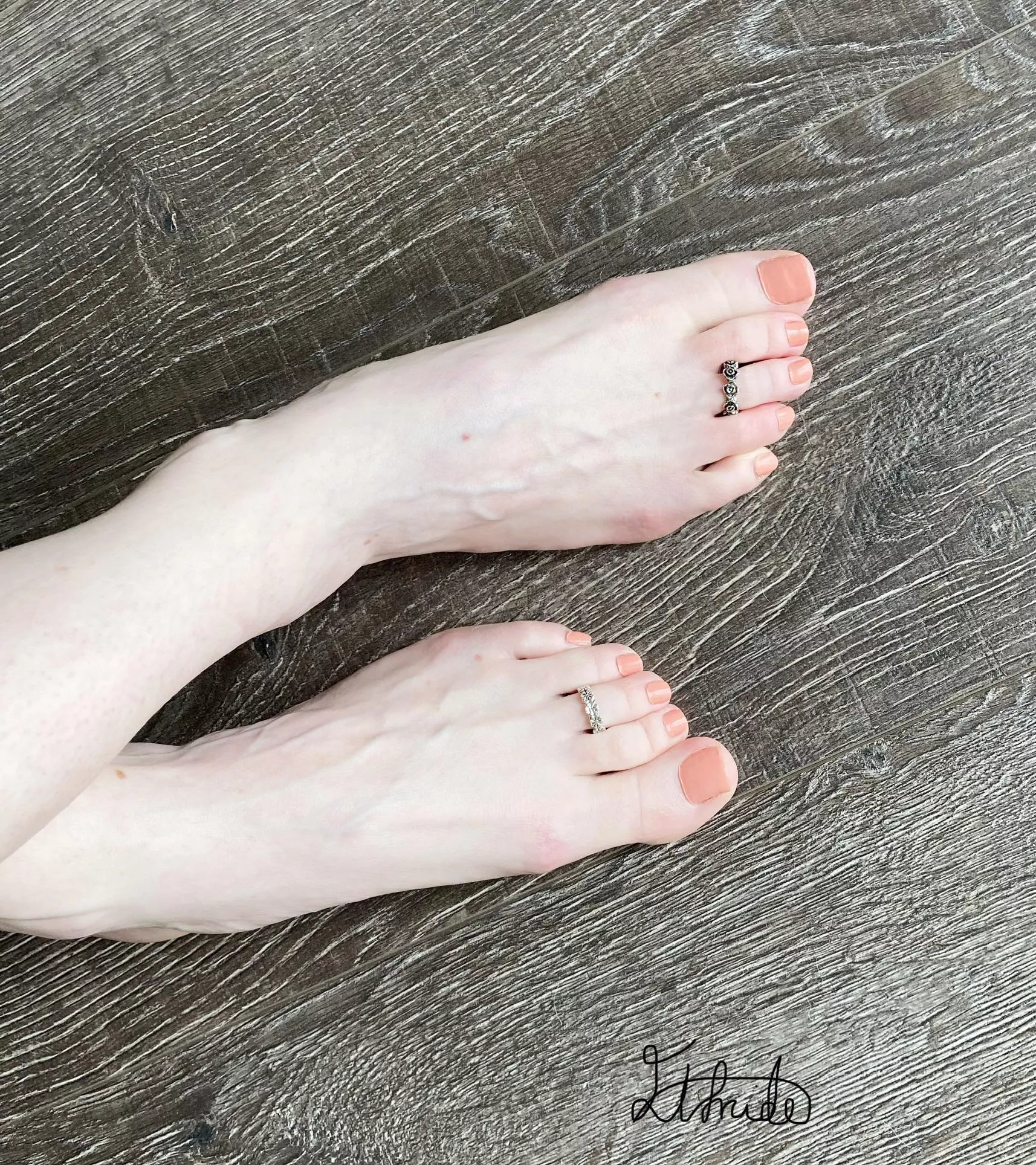 Pretty toes posted by Elfrida77