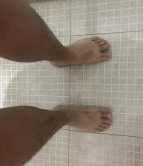 Ready to get kinky, lick my feet by feet-valentino