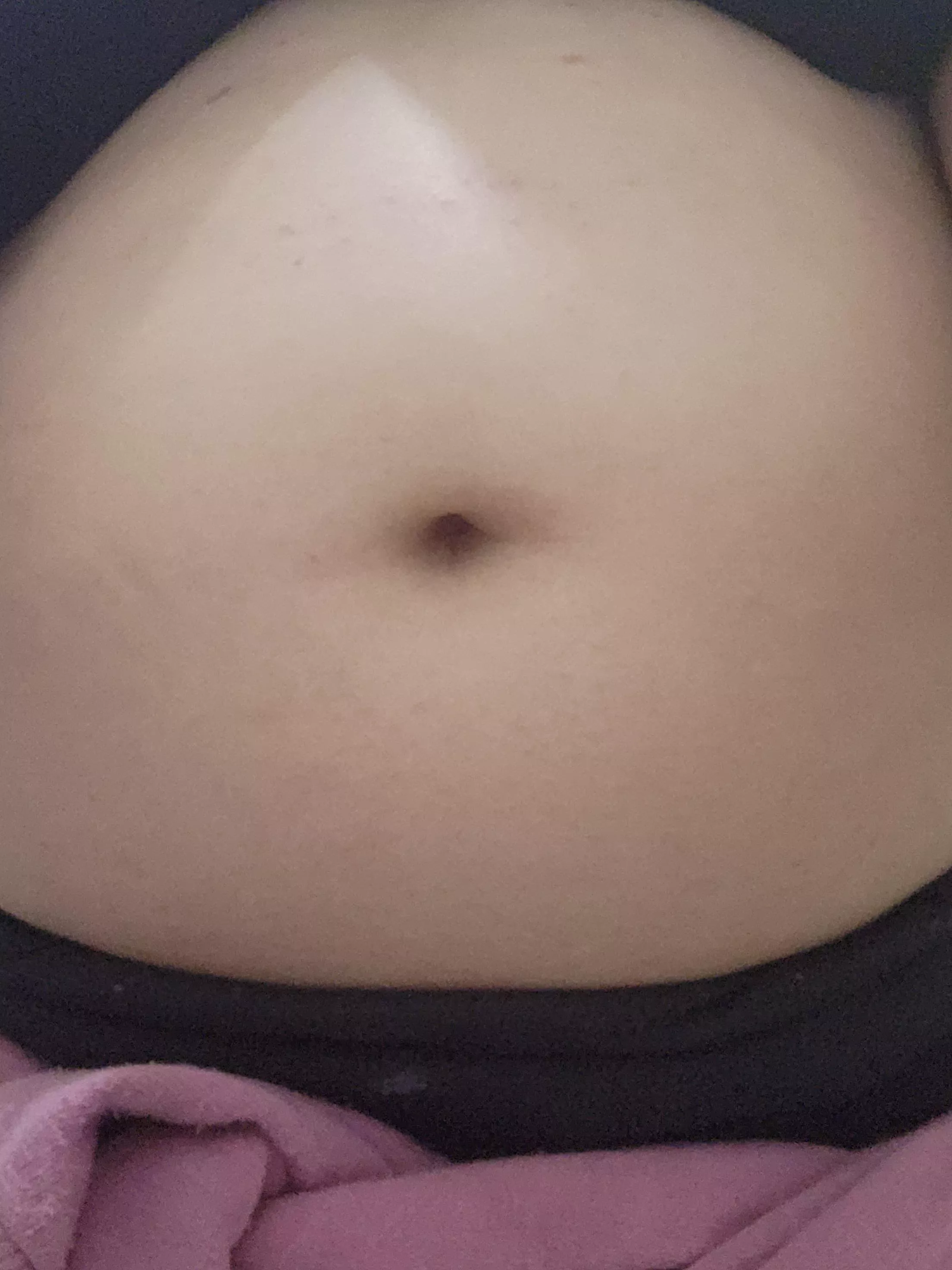 They all get addict to my bellybutton posted by abbysweet_