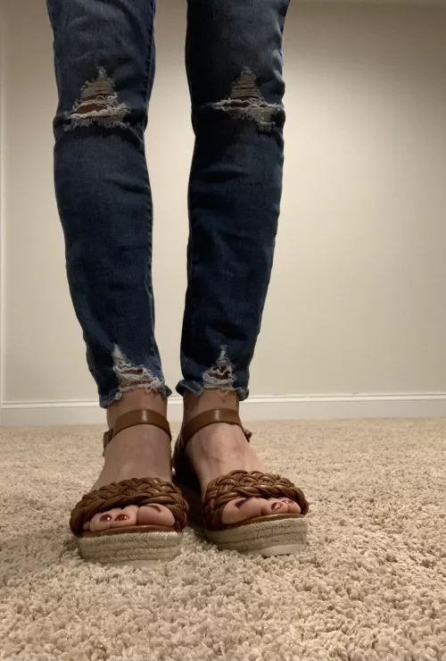 Who likes wedges and painted toes? by jackiegrl20