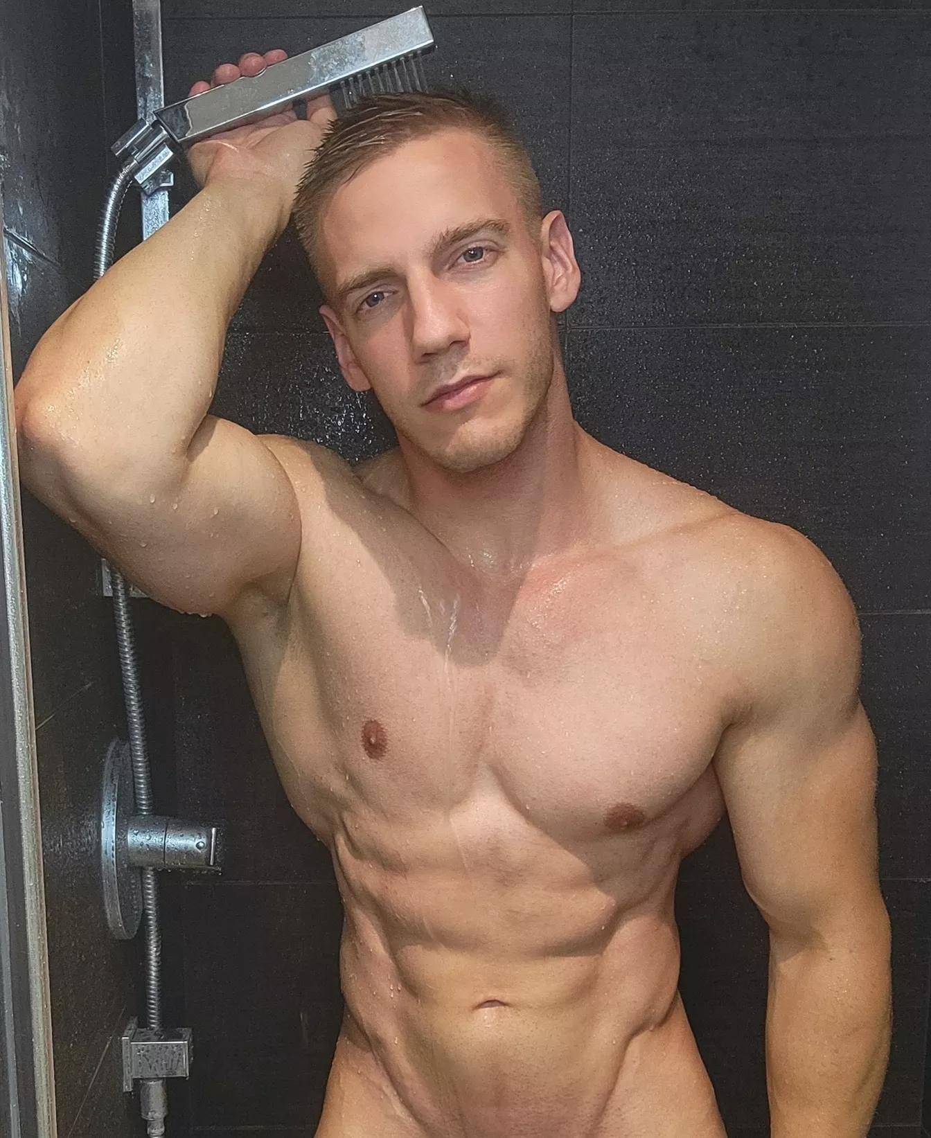 You wash me & I wash you 😏..? posted by John_fitness91