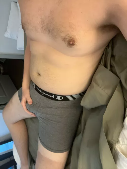24 bored and horny looking for jerk buds to trade with. No face. can be verbal Snap: Fairpassion8 by AmazingAd421