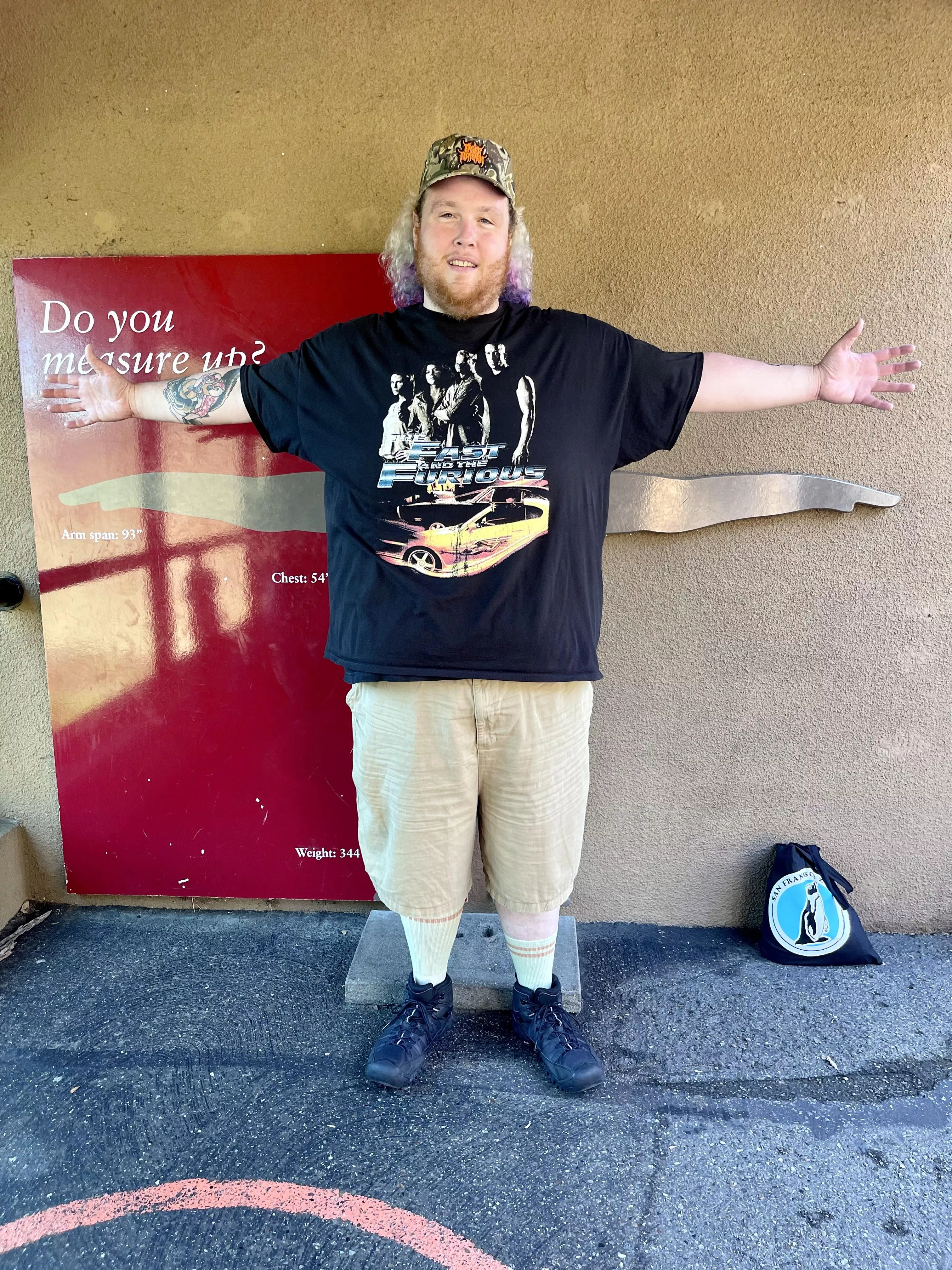 According to the Zoo I’m Larger than a Gorilla posted by champagne-pocky