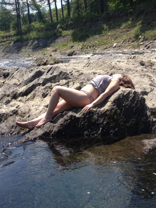 Babe laid out by Altruistic_Dig3223