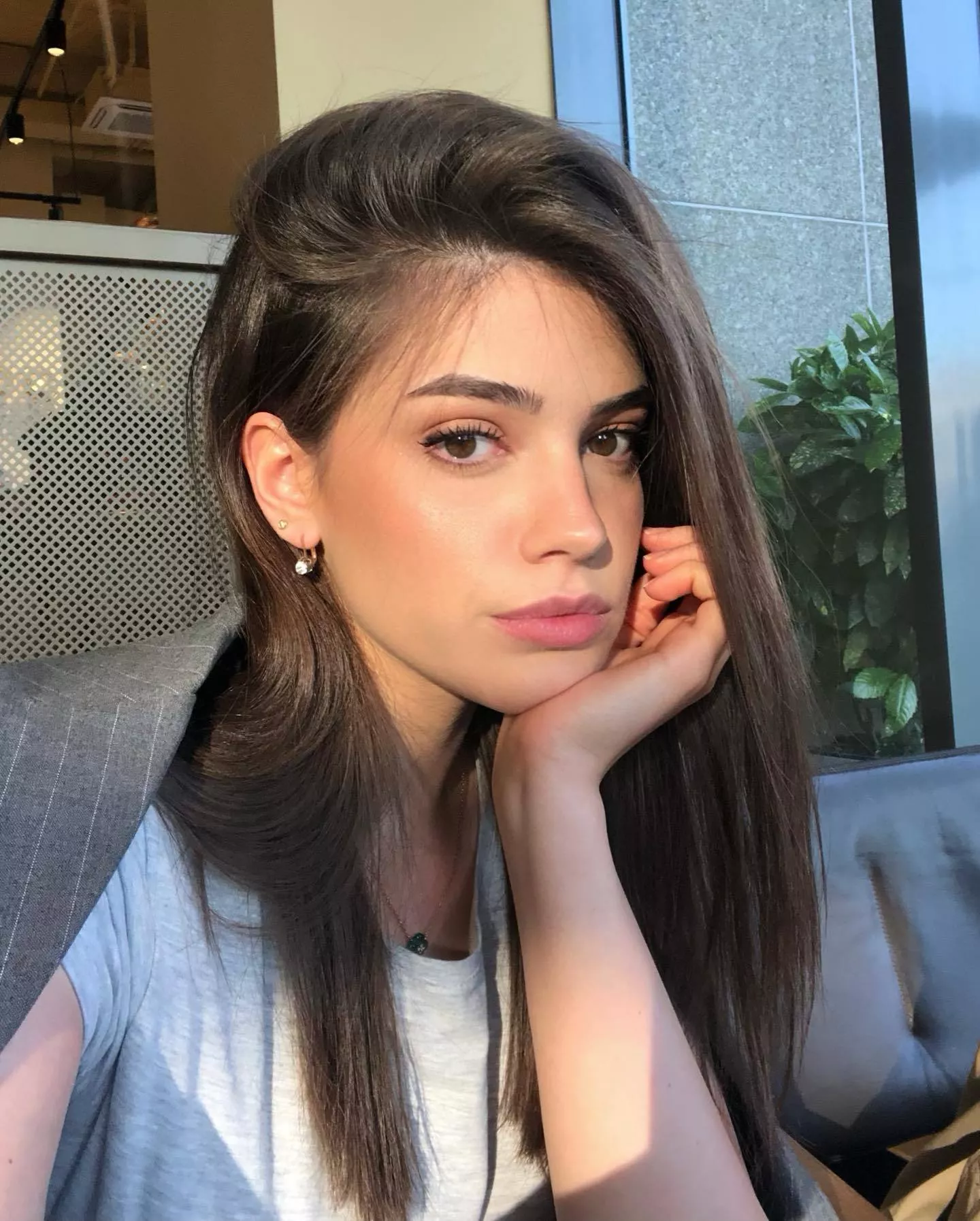 Beautiful brunette posted by Electronic_Menu_3471