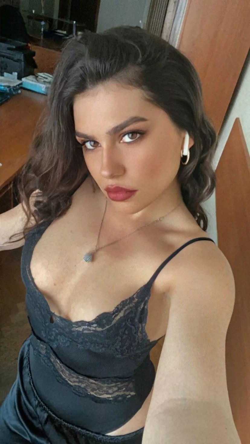 Bella posted by Css3rd