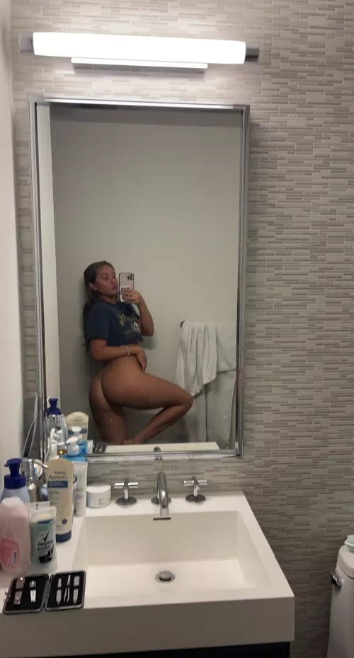 Do you guys like it how I show off my 18 year old booty? by constitutekisses