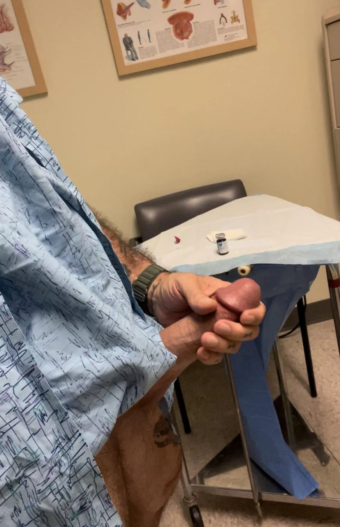 Getting hard at the doctor’s office posted by skin_in_public