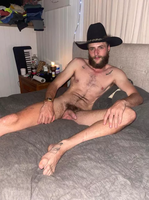 How’s that saying go, Never trust a man in a black hat ? Bringing love from Australia by hidethechop