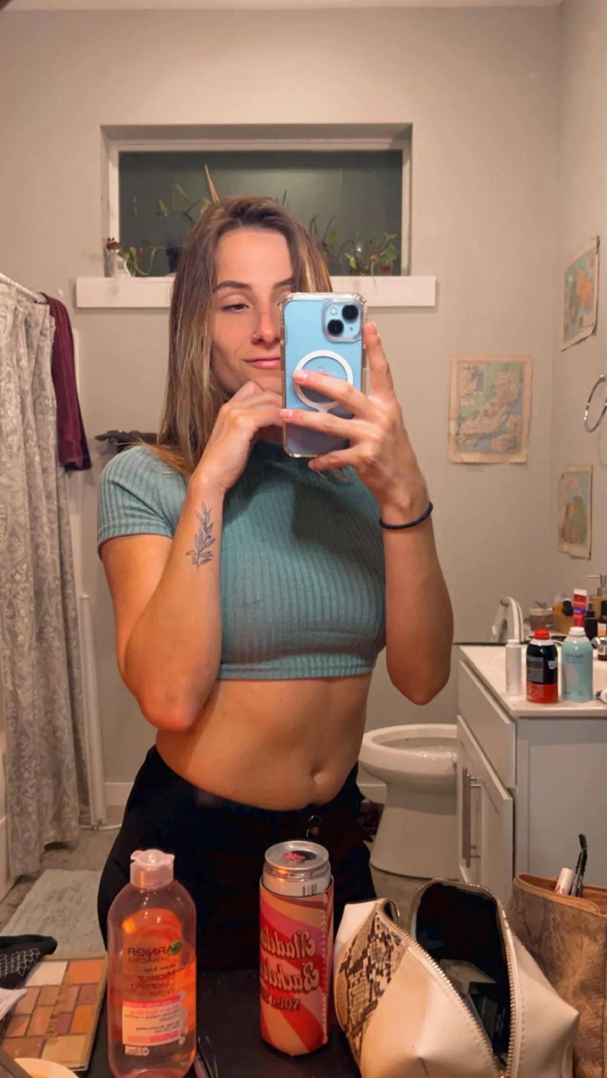 I need to get back in the gym and do work on my abs. 💪🏼 posted by SageSauveterre