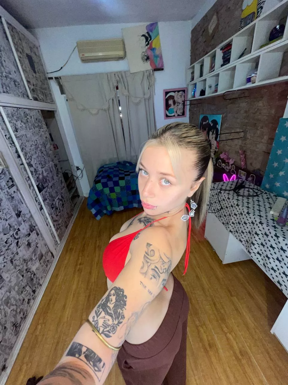 Is girl who's not nude still looks sexy? posted by FirmJewelefg