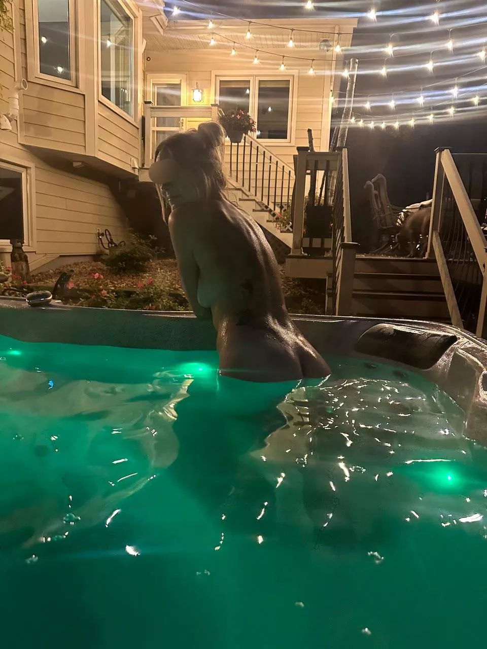 Join me in the hot tub (f) 41 posted by Fun_Path_1981