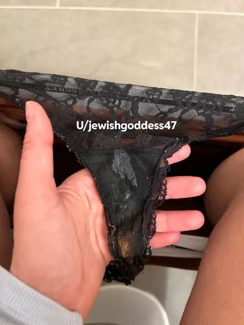 Look at the wet spot 😻 looks yummy right??? by jewishgoddess47