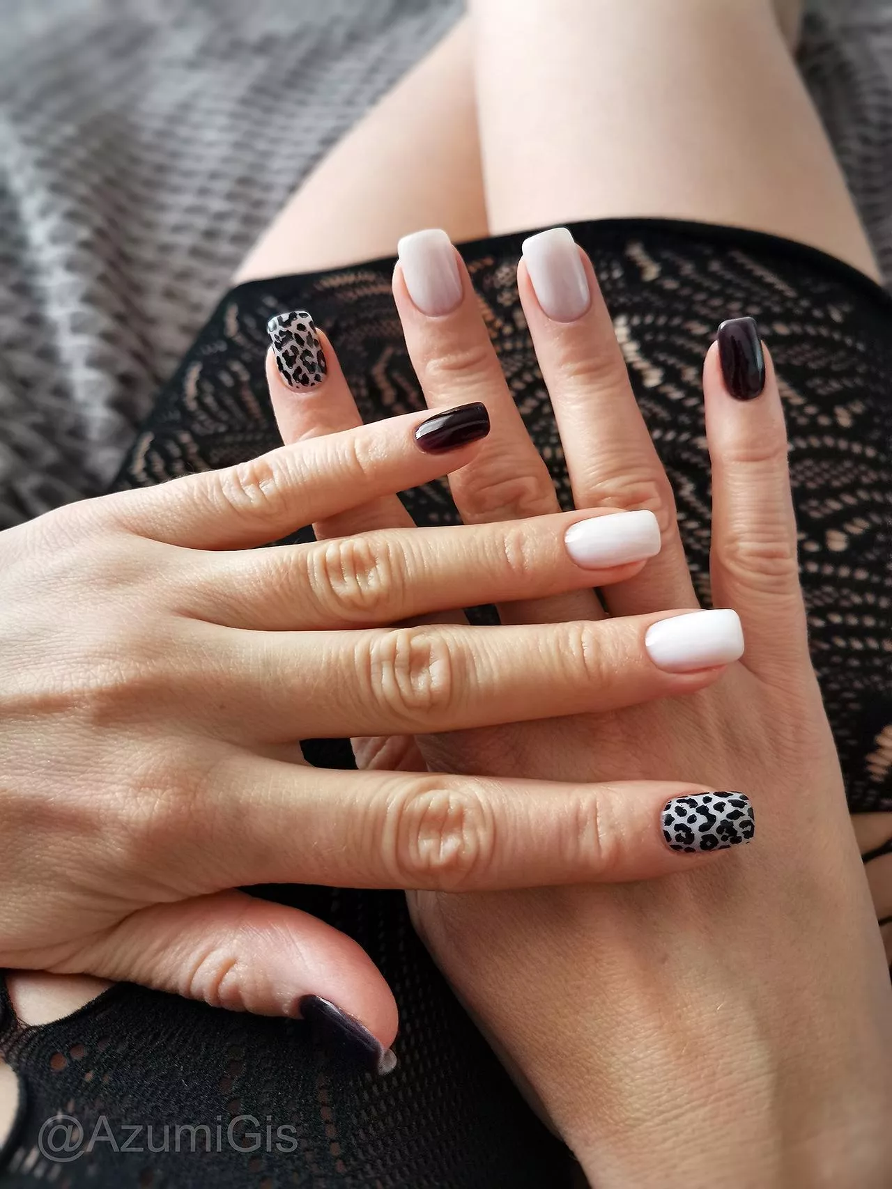 My new nails are up for your review. What do you think, do you like it? 😏 posted by Azumi_Gis