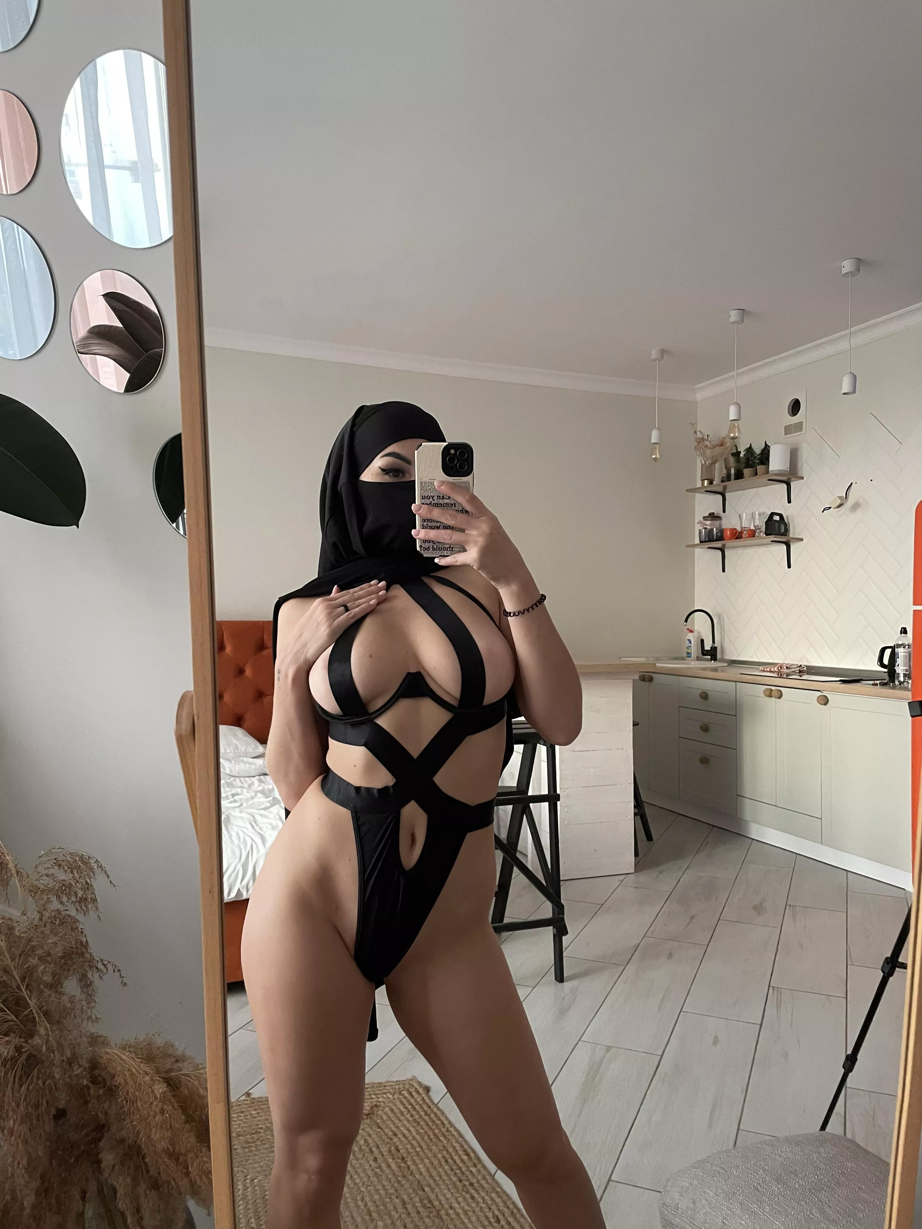 No one's home, and I'm ready to host will you come? posted by possiblySink89