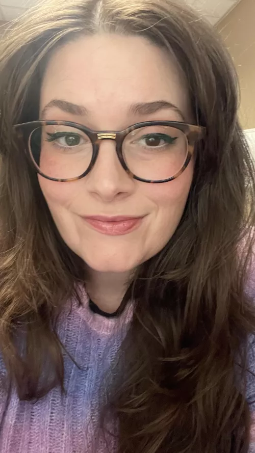 Sleepy Monday morning selfie by lunaxthicky