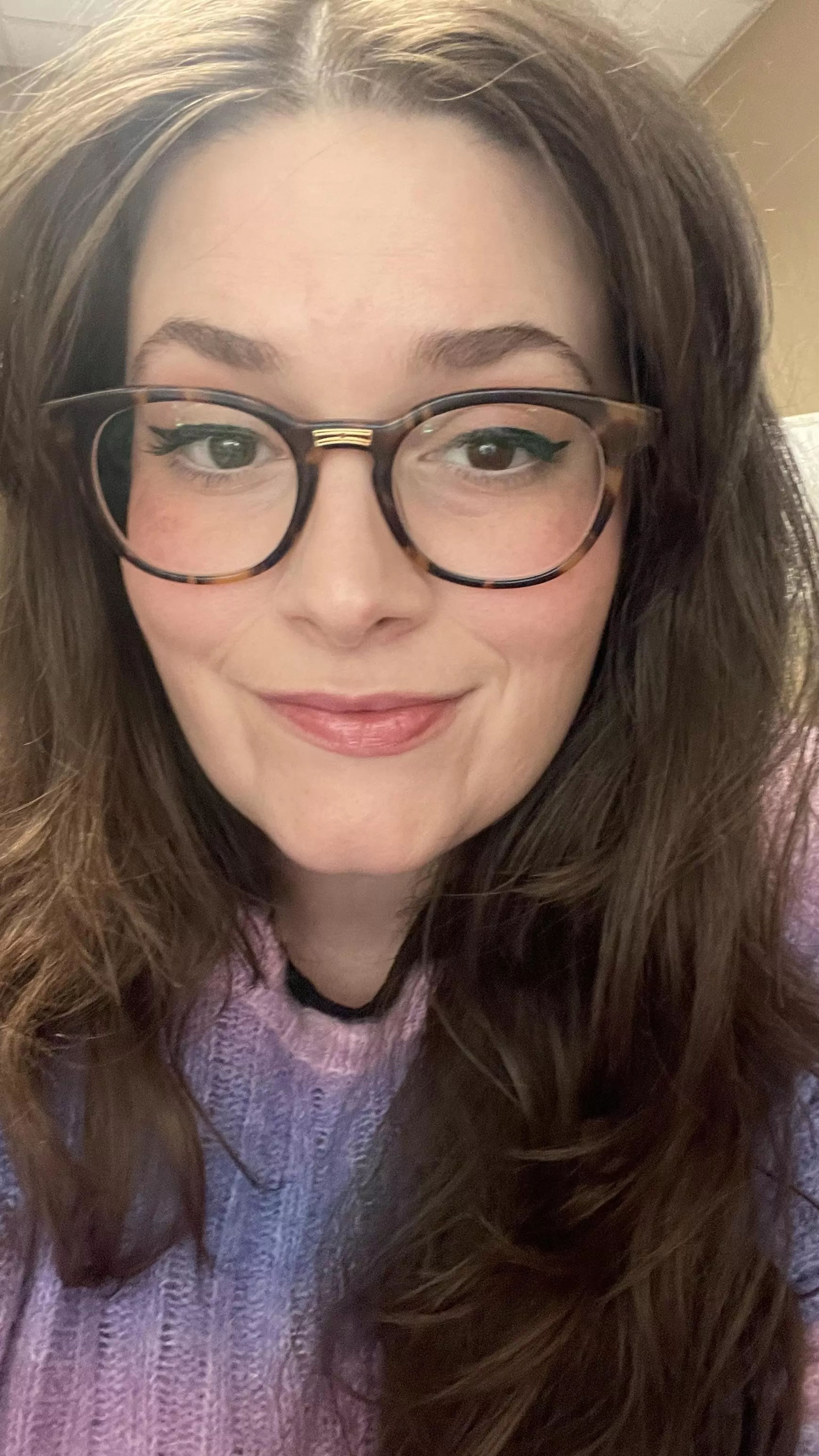 Sleepy Monday morning selfie posted by lunaxthicky