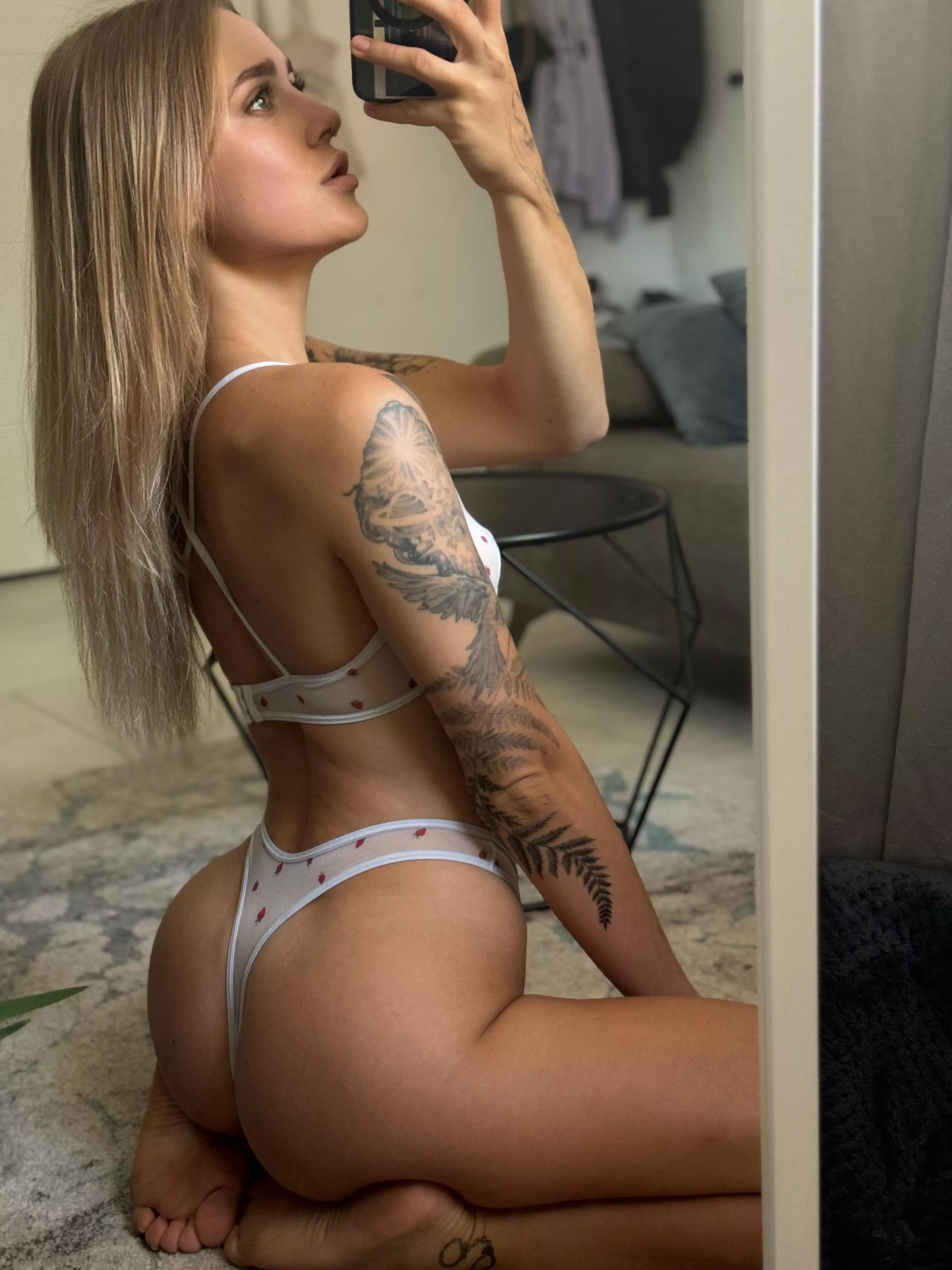 Teasing you with my toes and a my butt posted by Pudinblack