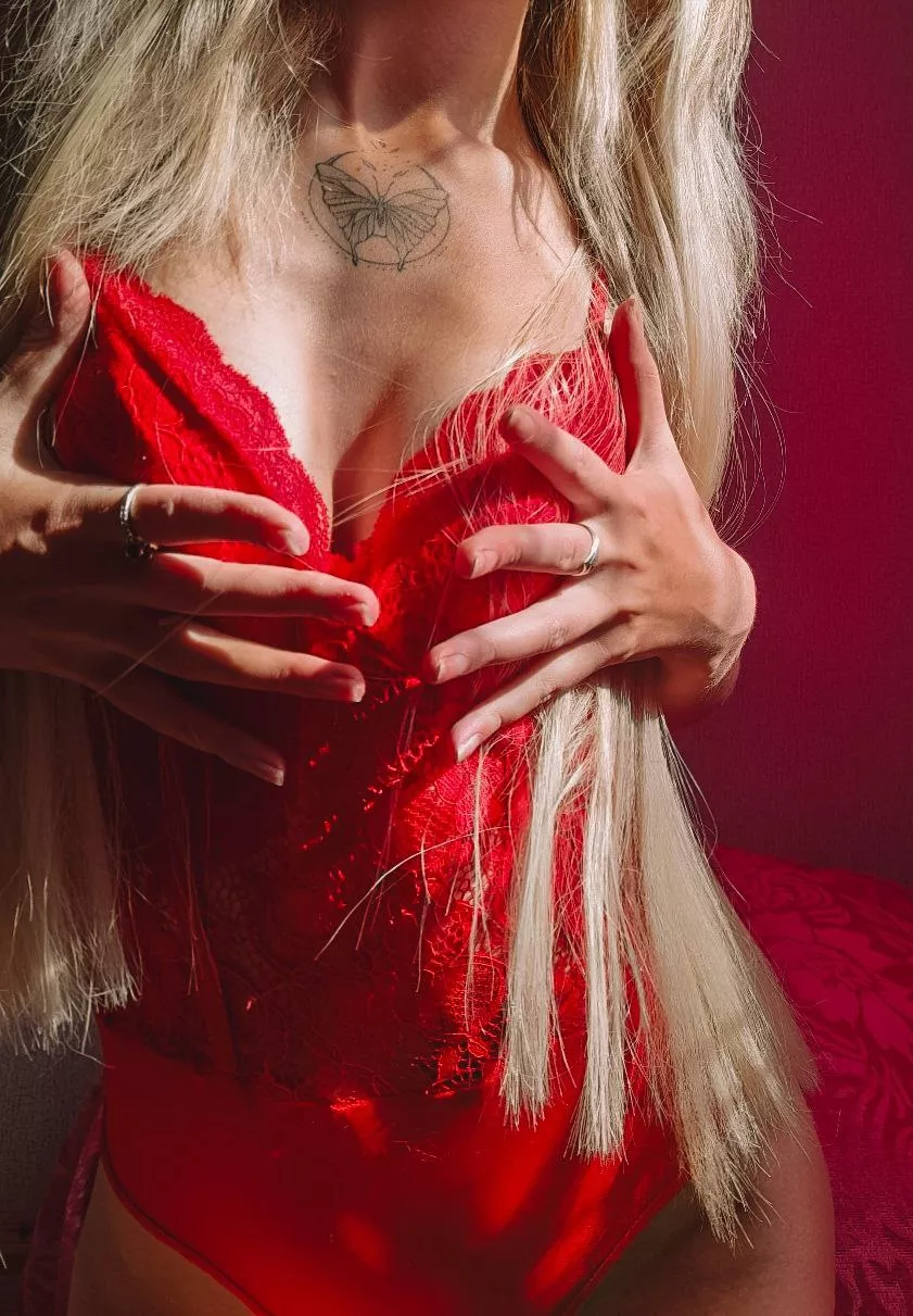 What could be better than a sexy blonde with long hair that tickles you posted by swweet_candy