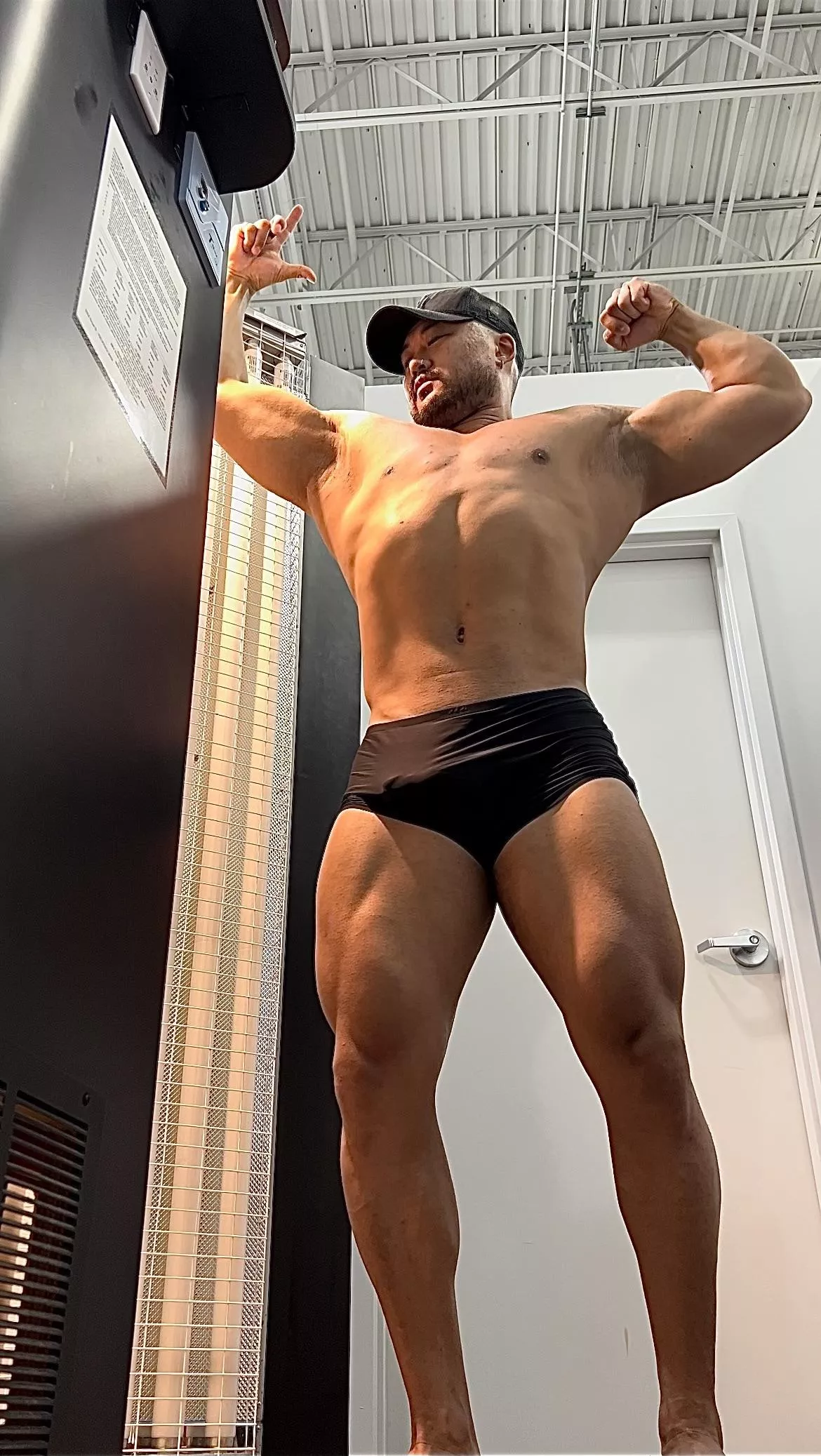 Would you peek? posted by KingKaiLuke2