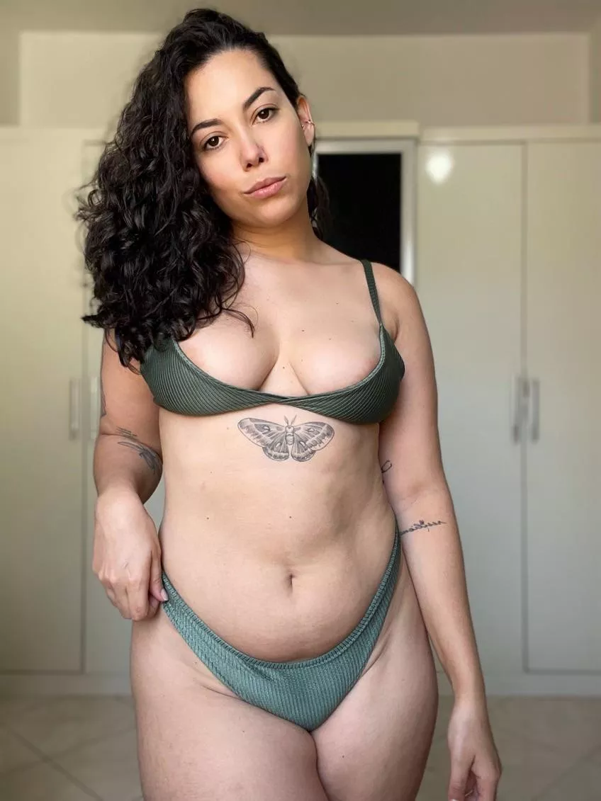 31yo latina and still got it 😜 posted by lunasoares