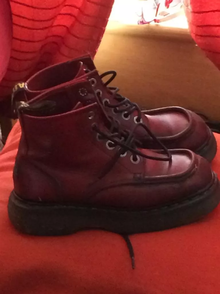 a relative of mine recently got these Docs, never seen anything like them before, does anyone know what they are? posted by divinius_scrub