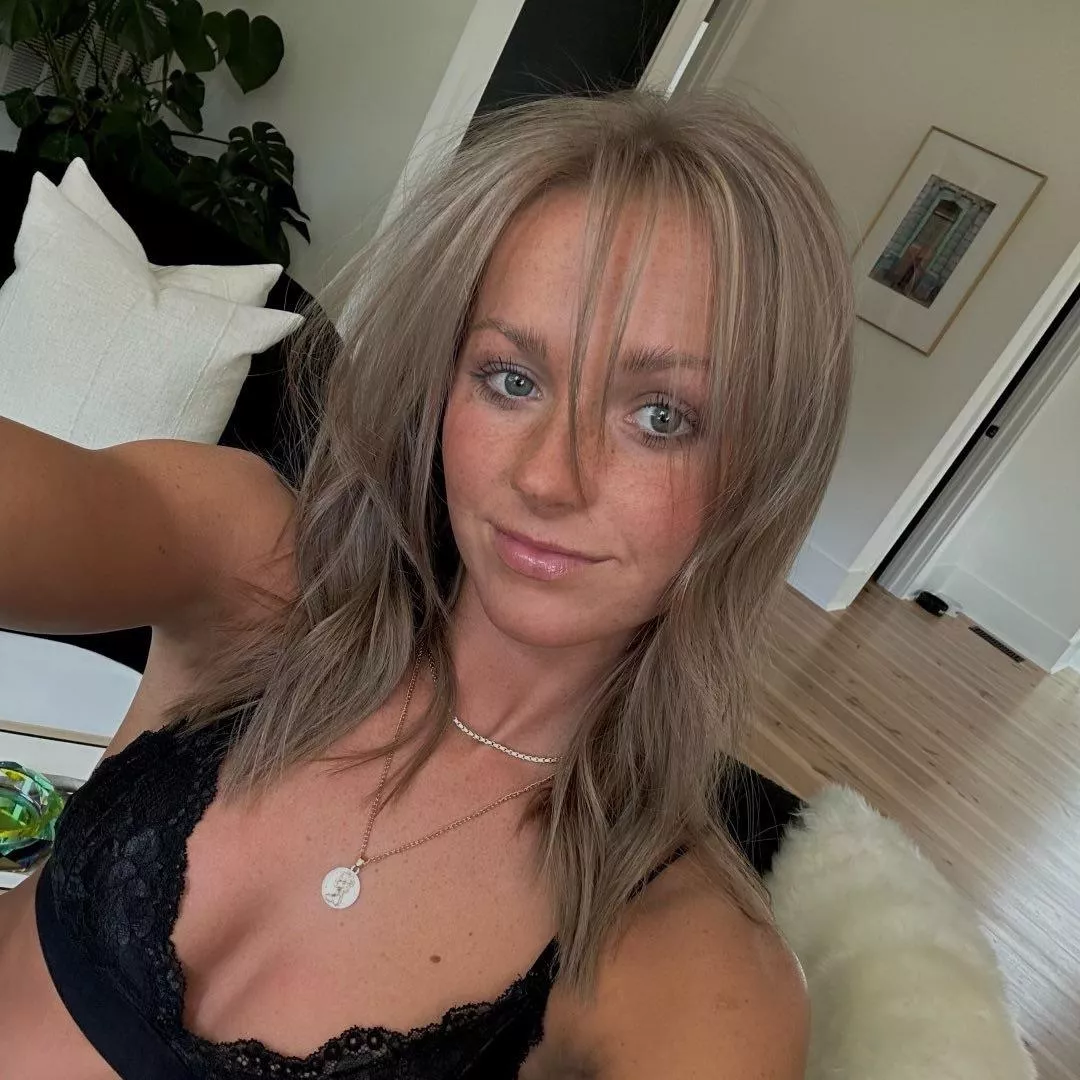 Blonde with freckles posted by HonestRunner