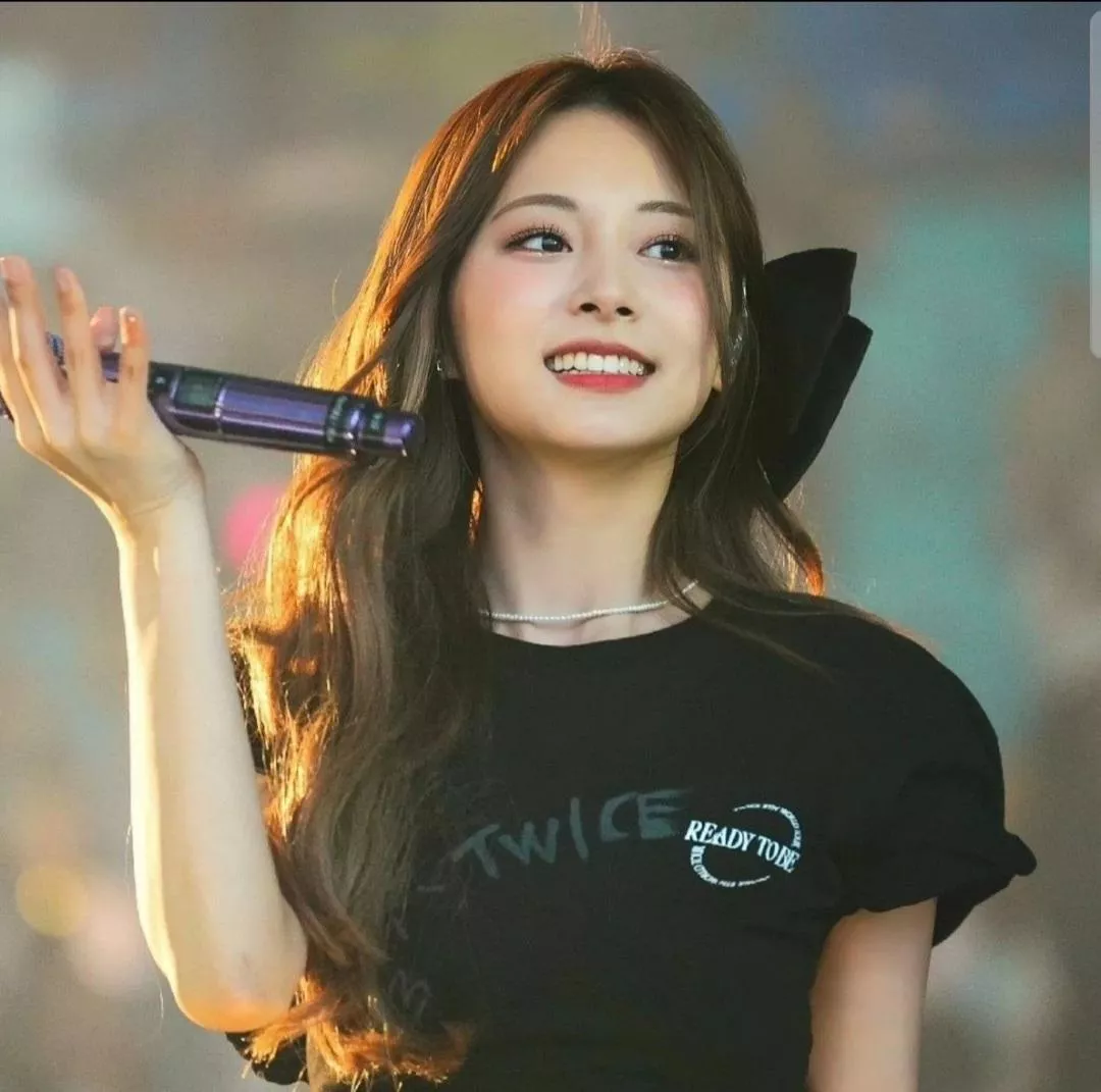 Chou Tzu-yu ... posted by BusyFlower9