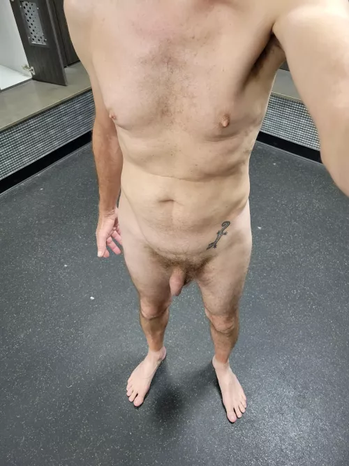 First gym locker room selfie by cut_restored