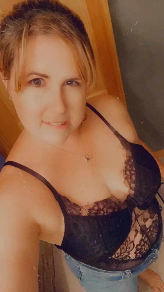 Heading out for the night 🔥 posted by ScarlettLadyinRed