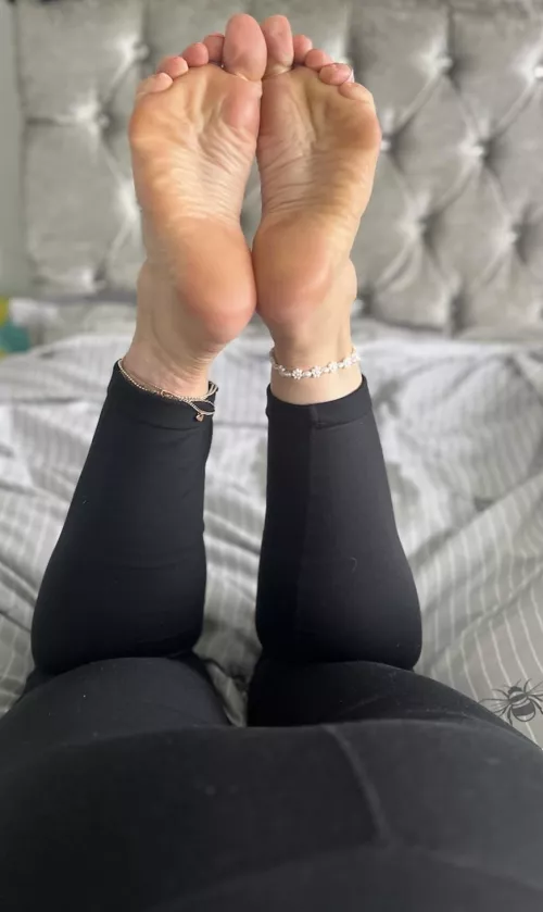 Hey how do they look?? 🤤😊 oc by feet-girl84